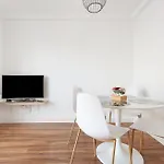 Aigon Apartman *